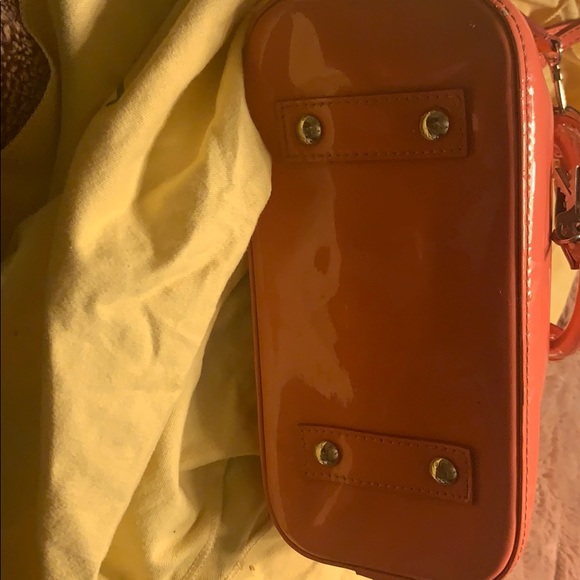 Hardly used it has miner pealing and staining - Picture 6 of 9